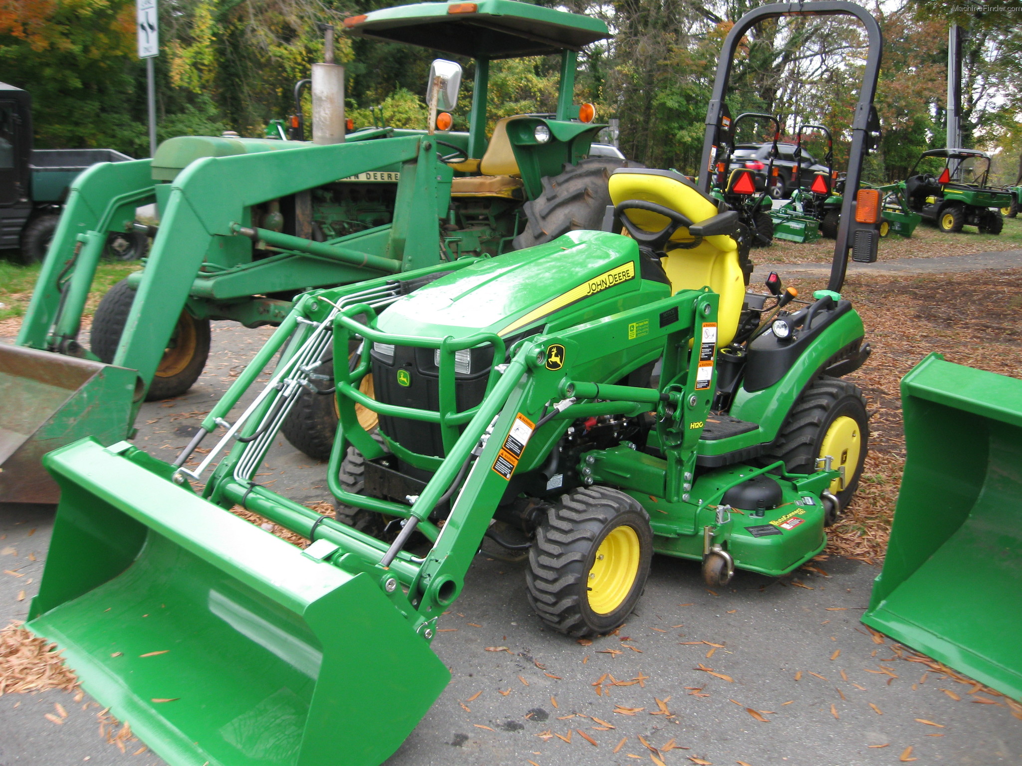 2014 John Deere 1025R Tractors Compact (140hp.) John Deere