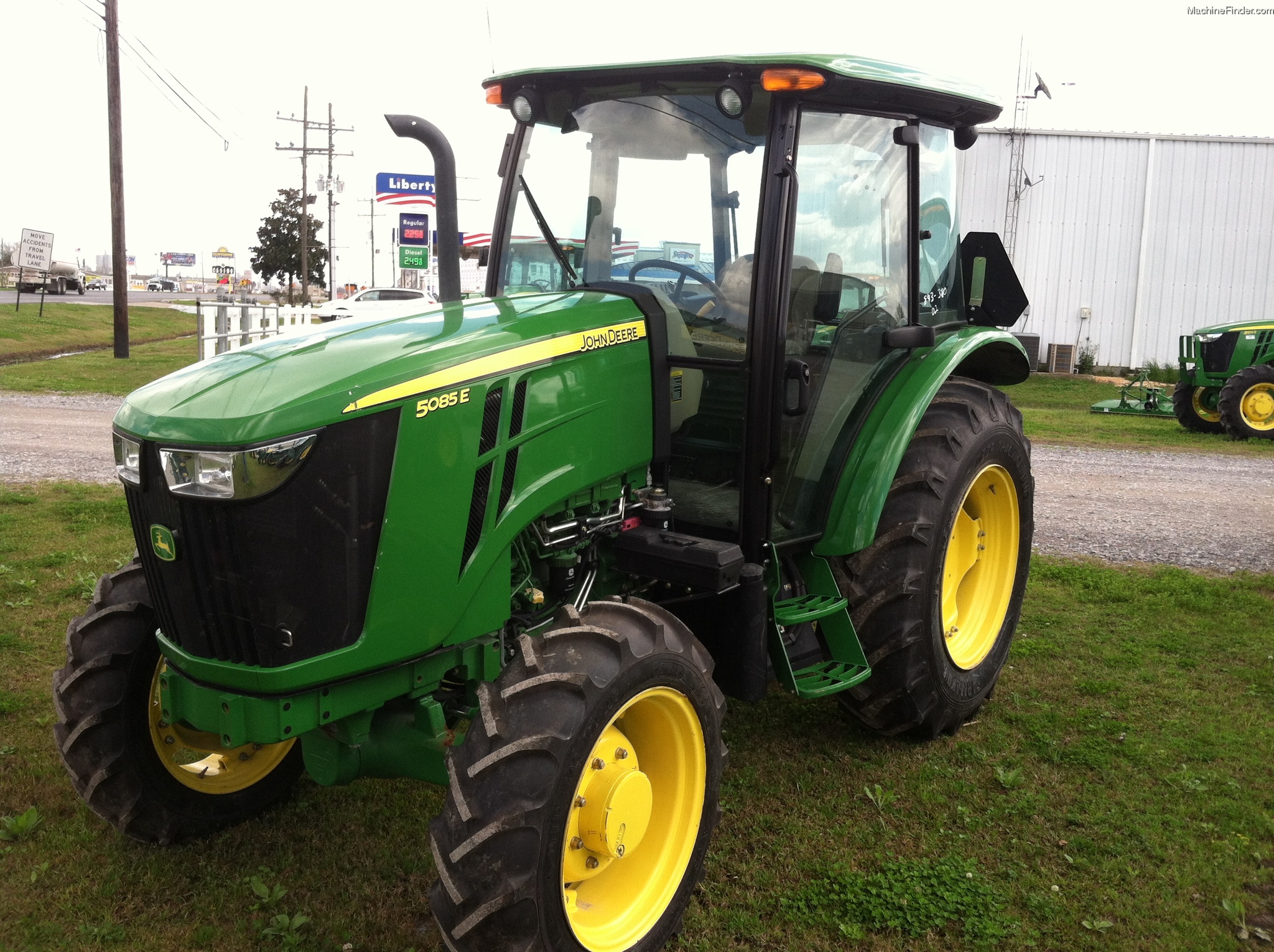 2014 John Deere 5085E Tractors Utility (40100hp) John Deere