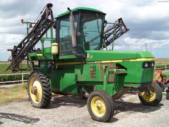 2001 John Deere 6700
