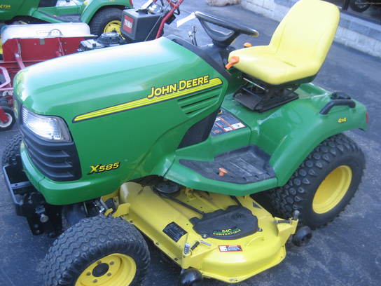 2002 John Deere X585