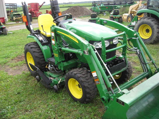 2010 John Deere 2320