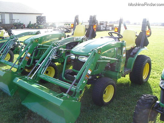 2011 John Deere 2320