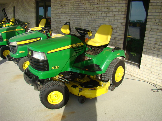 2009 John Deere X724