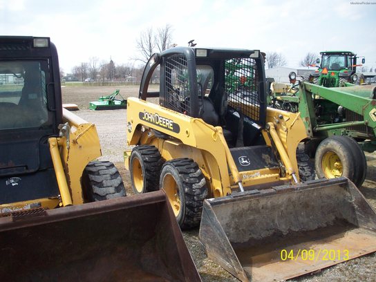 2002 John Deere 240