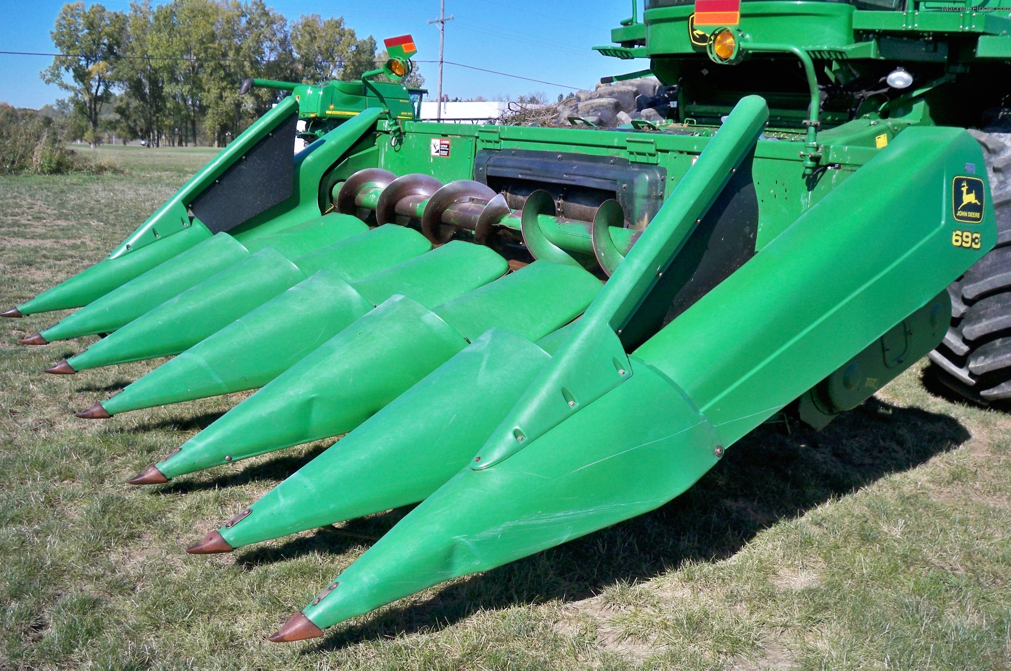 2001 John Deere 693 Combine Corn & Row Crop Headers John Deere