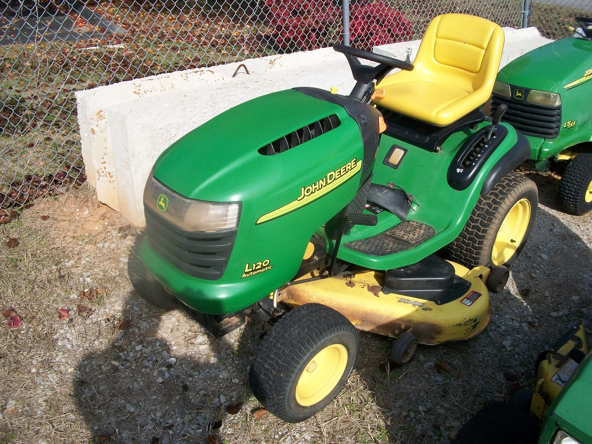 John Deere L120 Lawn & Garden and Commercial Mowing John Deere