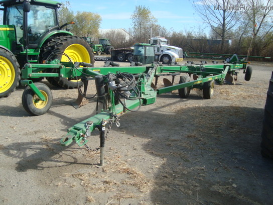 2011 John Deere 3710