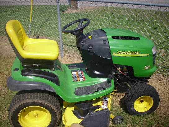  John Deere L130