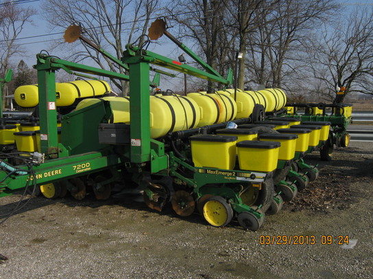 1993 John Deere 7200