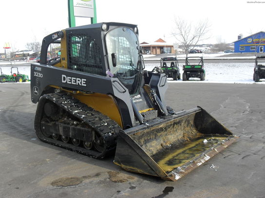 2011 John Deere 323D