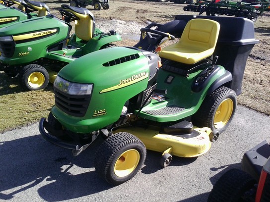 2005 John Deere L120