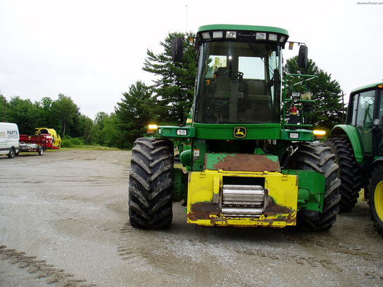 2004 John Deere 7400