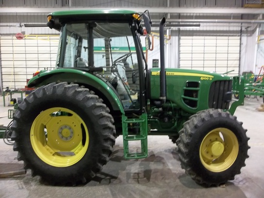 2008 John Deere 6100D