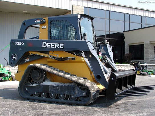 2010 John Deere 329D