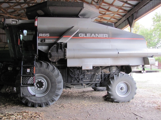 2005 Gleaner R65