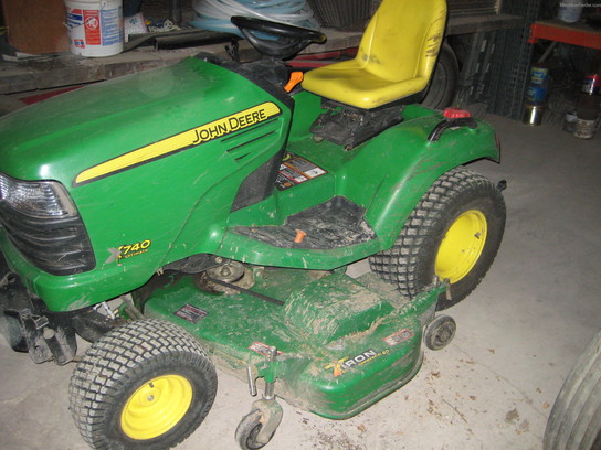 2008 John Deere X740