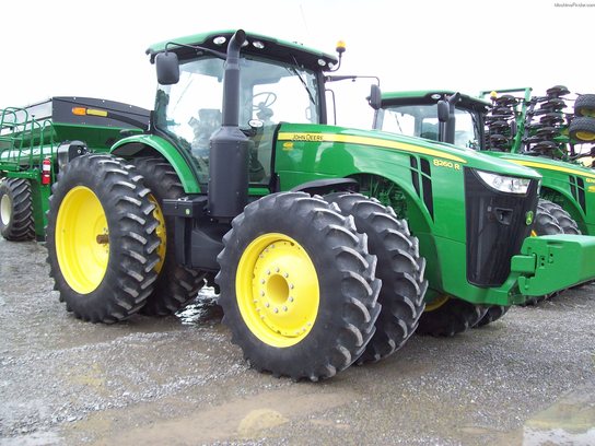 2012 John Deere 8260R