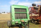 1999 John Deere 566