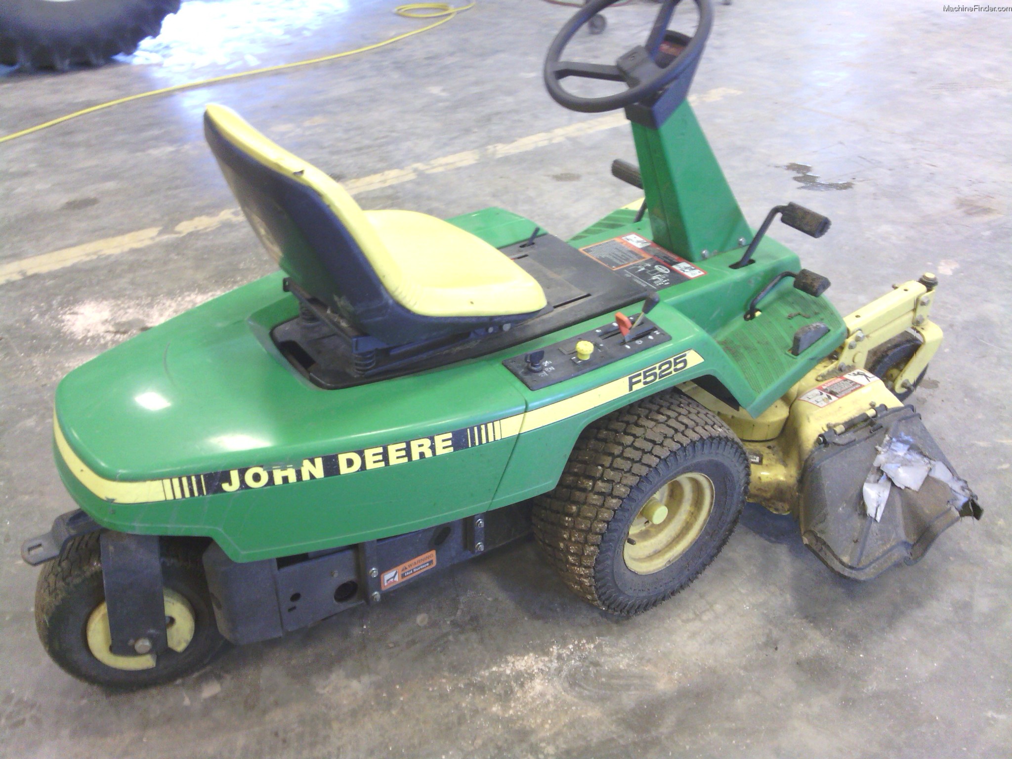 2001 John Deere F525 Lawn & Garden and Commercial Mowing John Deere