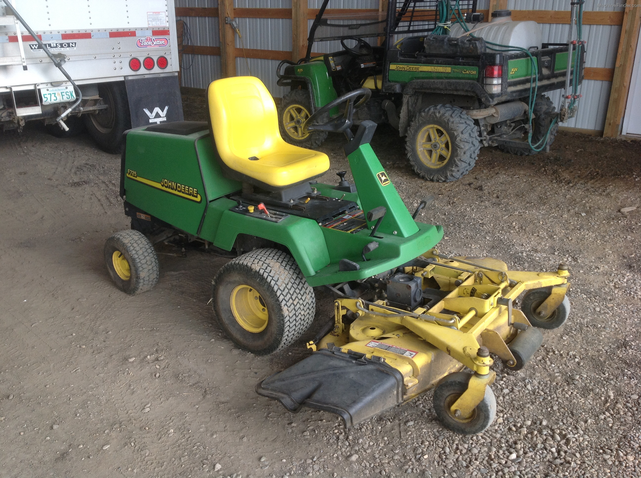 2001 John Deere F725 Lawn & Garden and Commercial Mowing John Deere