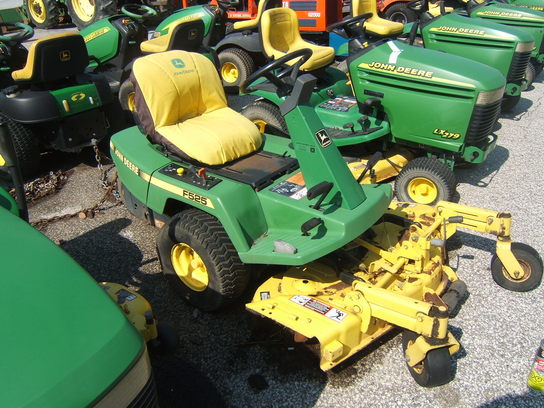  John Deere F525