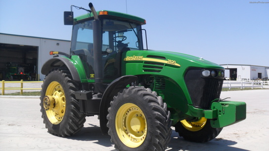 2003 John Deere 7820