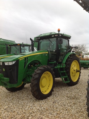 2011 John Deere 8235R