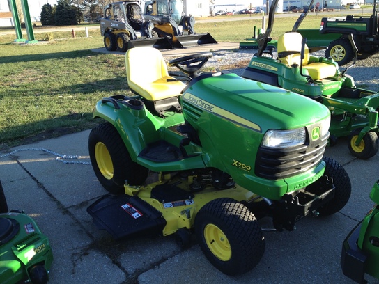 2008 John Deere X700
