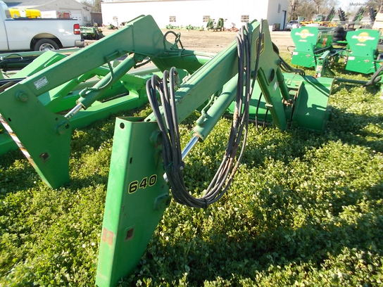  John Deere 640