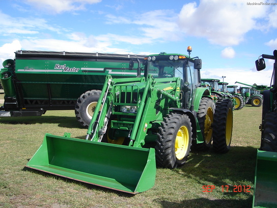 2012 John Deere 7430