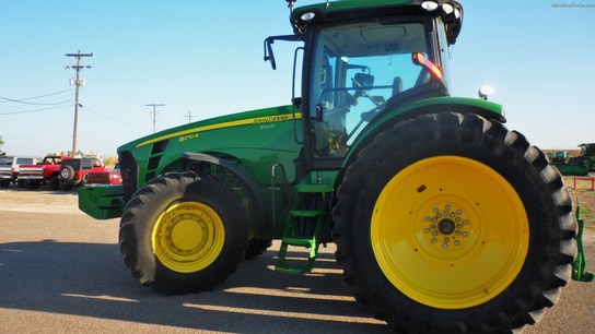  John Deere 8270R