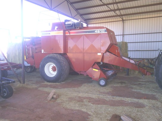 2006 Hesston 4910