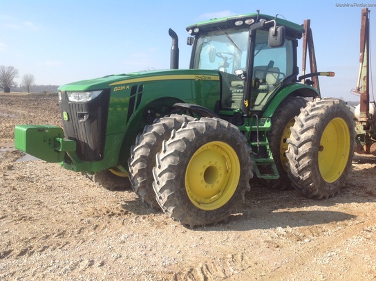 2012 John Deere 8235R