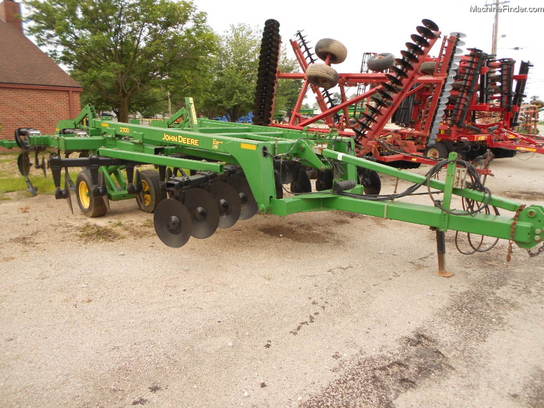 2005 John Deere 2700