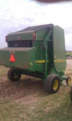 2001 John Deere 567
