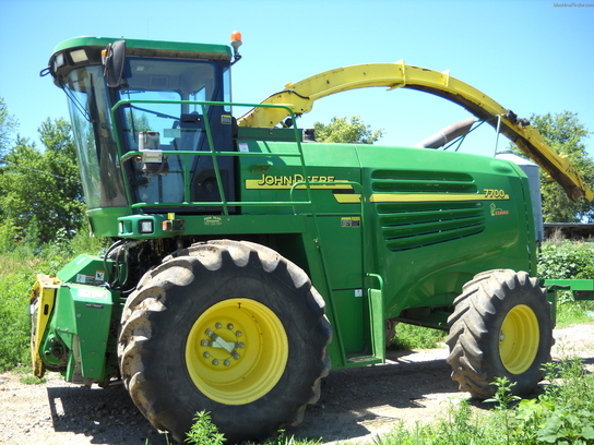 2005 John Deere 7700