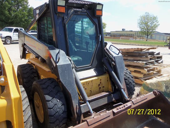  New Holland LS180