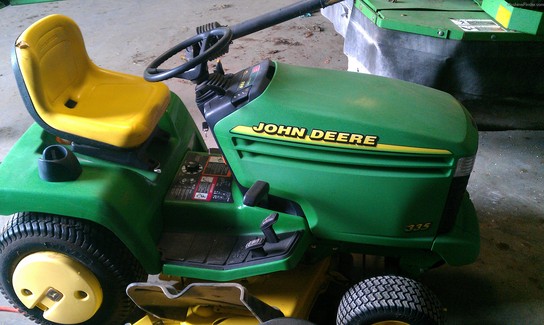  John Deere 335