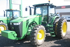  John Deere 8235R