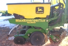 2000 John Deere 1750