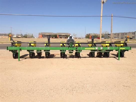 2013 John Deere 1700
