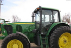 2004 John Deere 7320 Cab