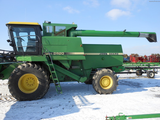 1980 John Deere 8820