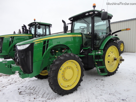 2011 John Deere 8260R