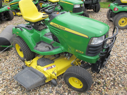 2006 John Deere X744