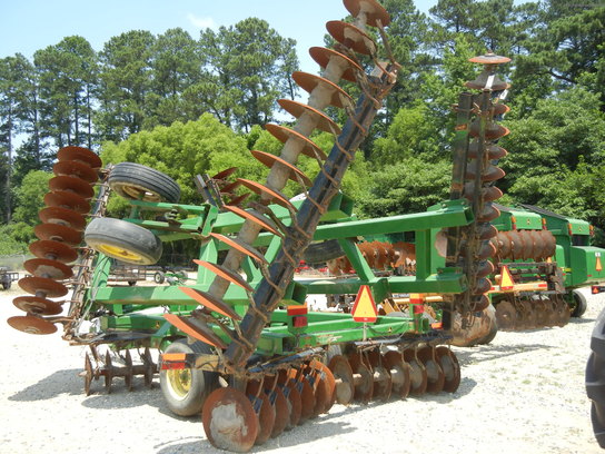  John Deere 637