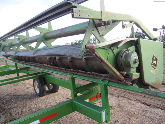  John Deere 220R