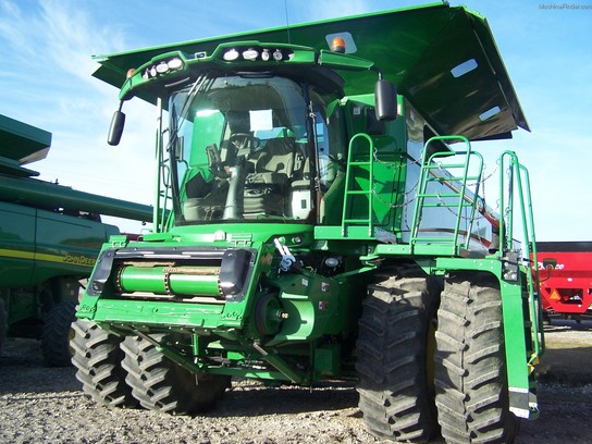 2012 John Deere S690