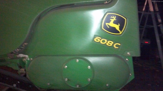 2011 John Deere 608C