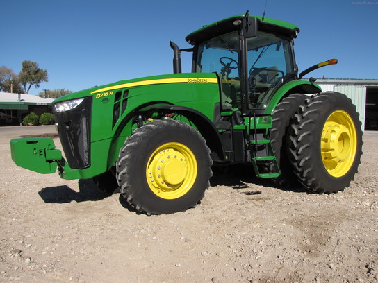 2011 John Deere 8235R